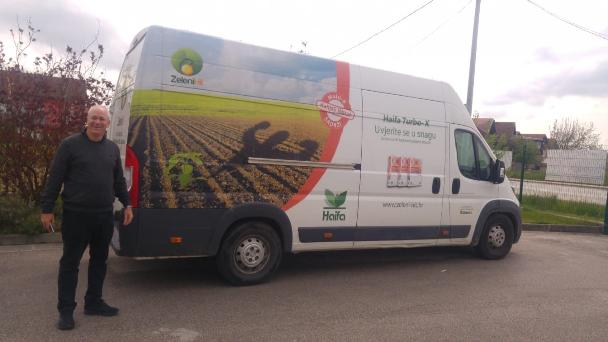 Zeleni Hit's branded truck 